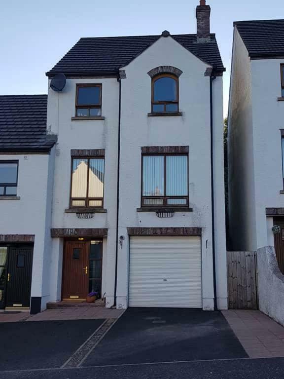 Spire View Townhouse Villa Ballycastle Eksteriør billede